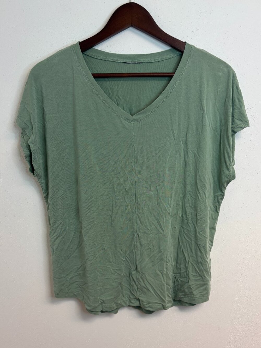 Old Navy Green t-shirt women’s medium short sleeve soft v-neck modal Polyester
